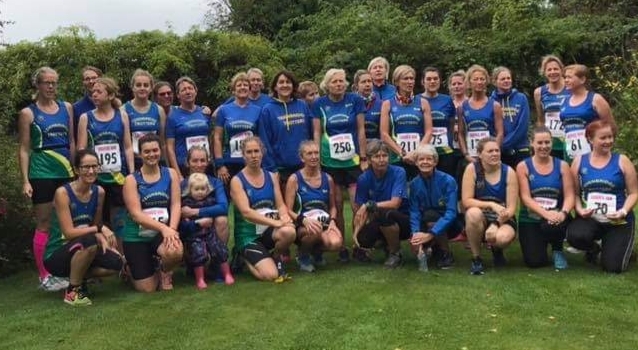 teignbridge trotters group photo before ladies 10k.jpg