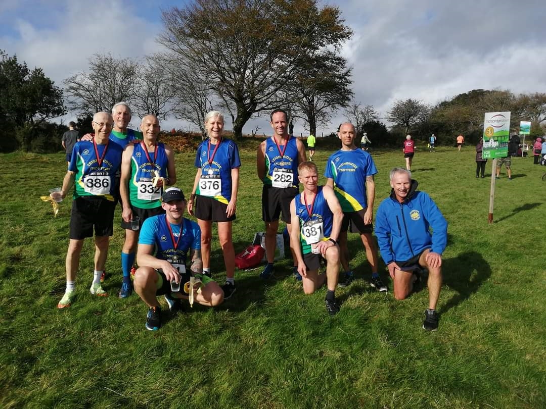 a few of the trotters line up before tavy 7.jpg