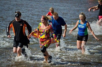 beach babe sue tremlett crashes through the teign waves.jpeg