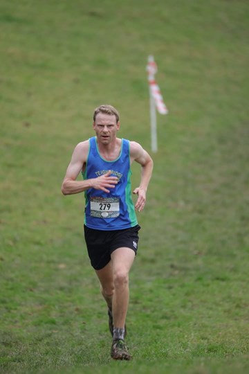 ewan walton strides up the final hill on his way to 5th place.jpg