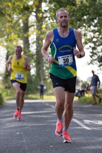 graydon on his way to a new pb in glastonbury 10k.jpeg