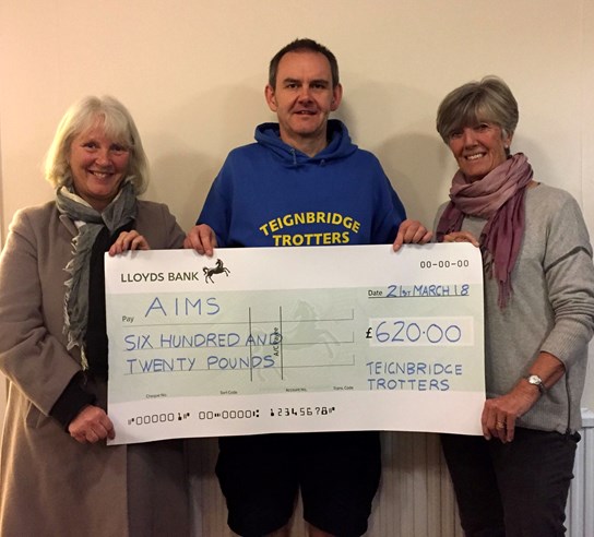 stuart moulson presents £620 to aims.jpg