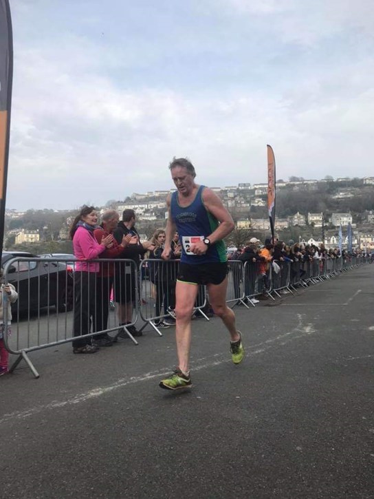 mark wotton grits his teeth at finish of looe 10.jpg