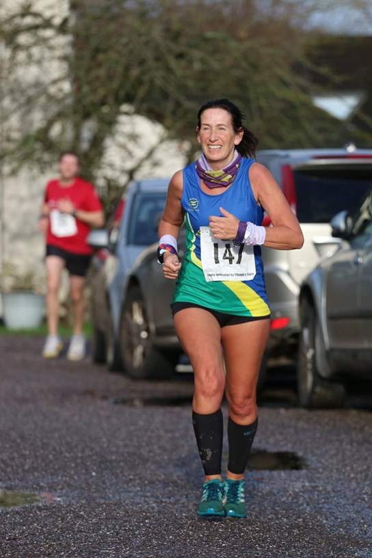 kim nichols at the welligton monument 10k.jpg