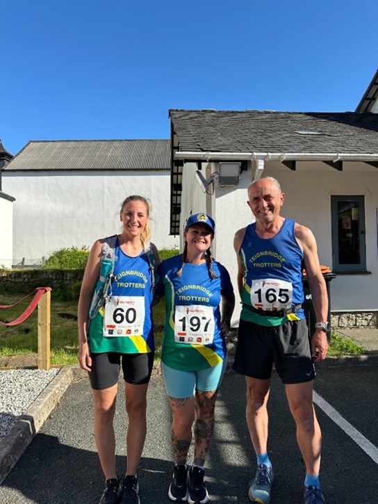 cheryl_katie_tim_start_dartmoor 10k.jpg
