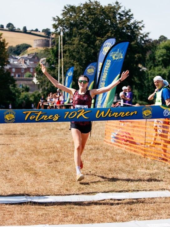 totnes_10k_femalewinner.jpg