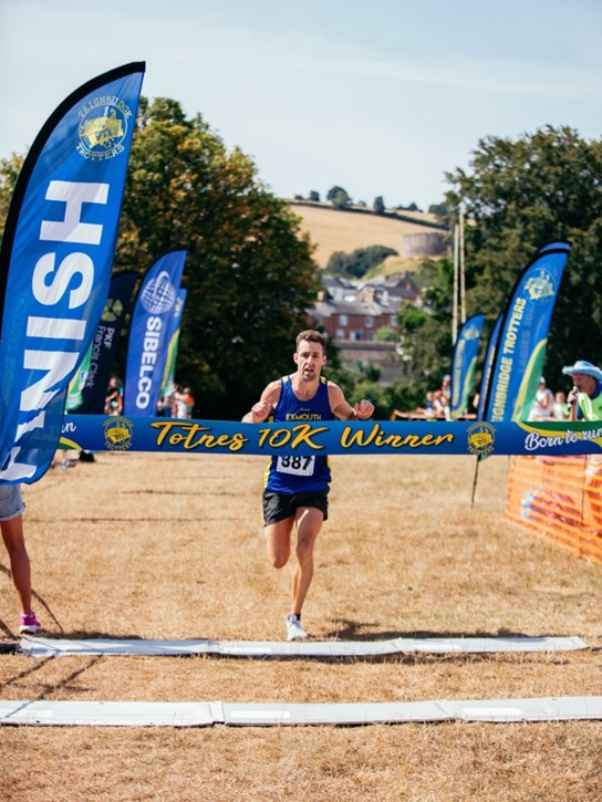 totnes_10k_malewinner.jpg