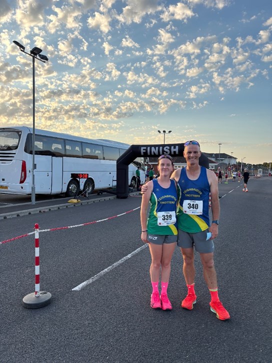 chloe and steve_start_yeovil 5k.jpg